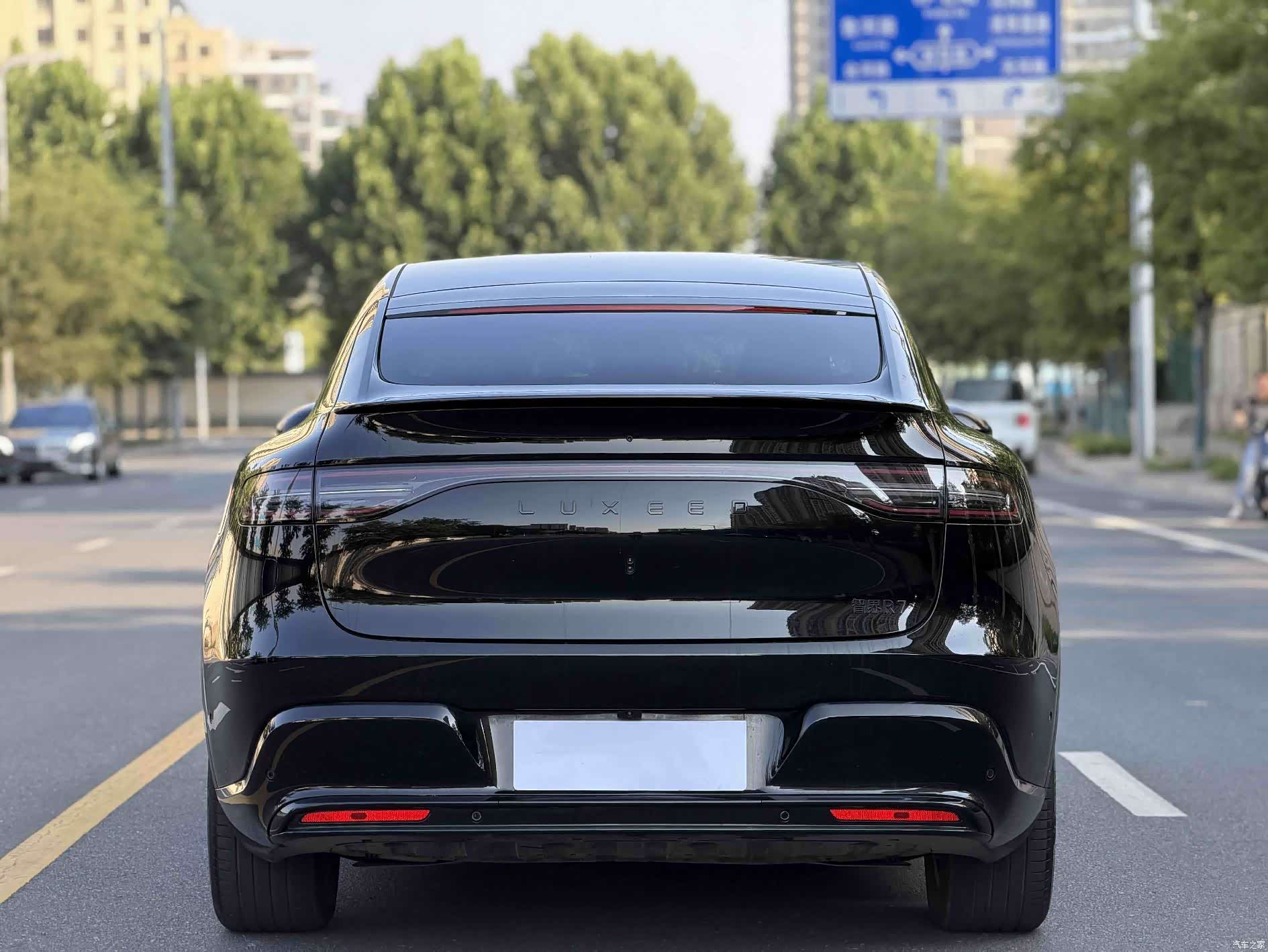 Luxeed R7, 2025 7