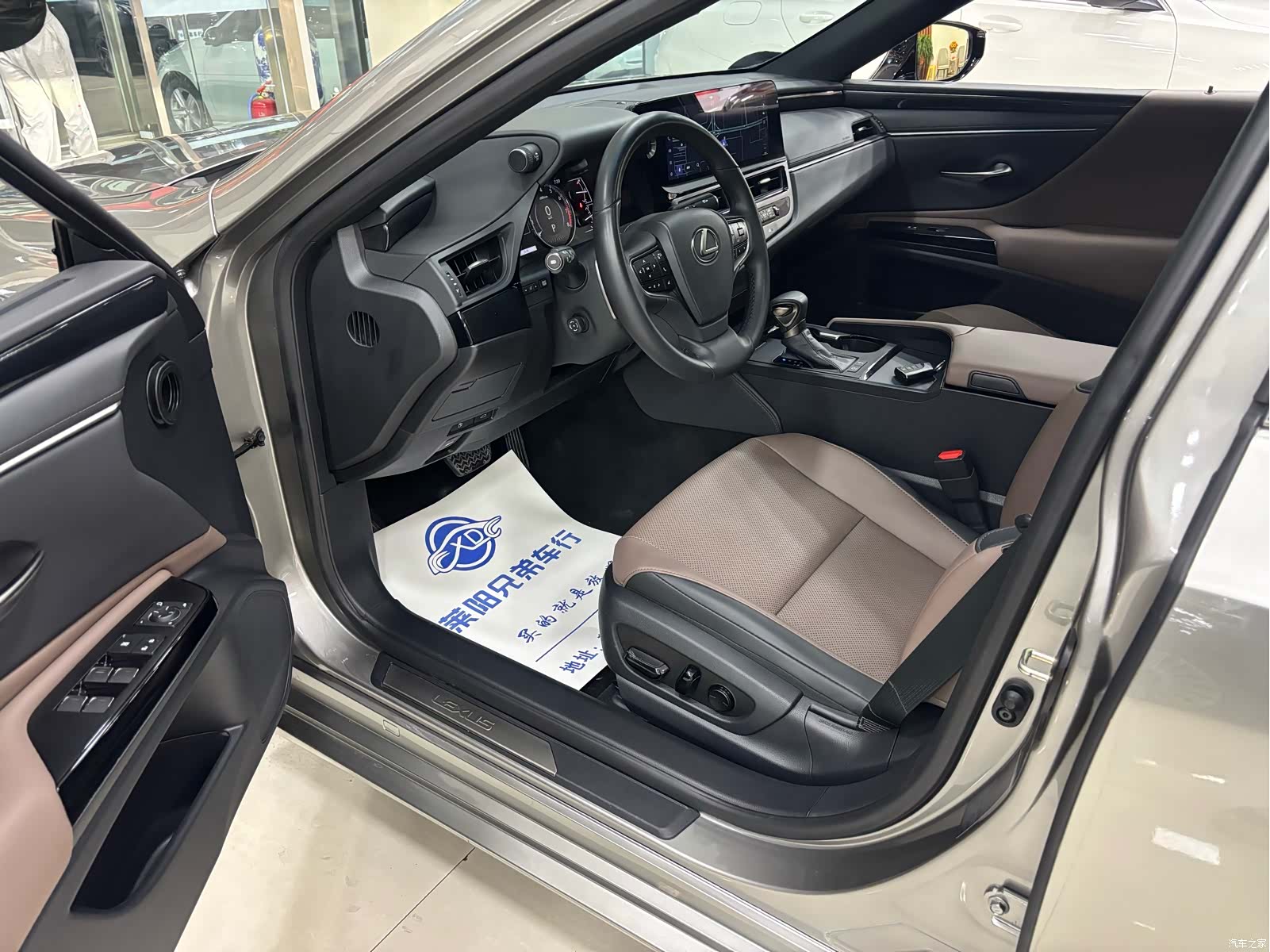 Lexus ES, 2024 3
