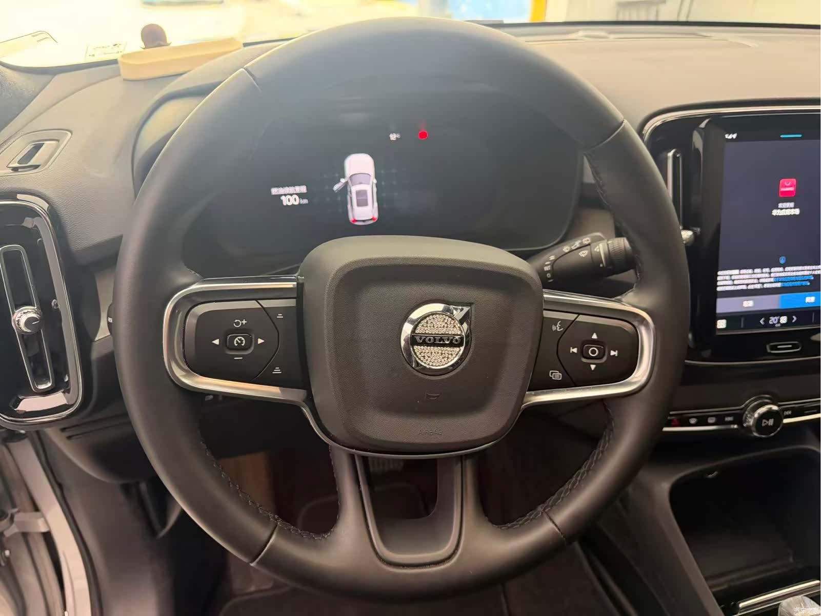 Volvo XC40, 2023 все фото