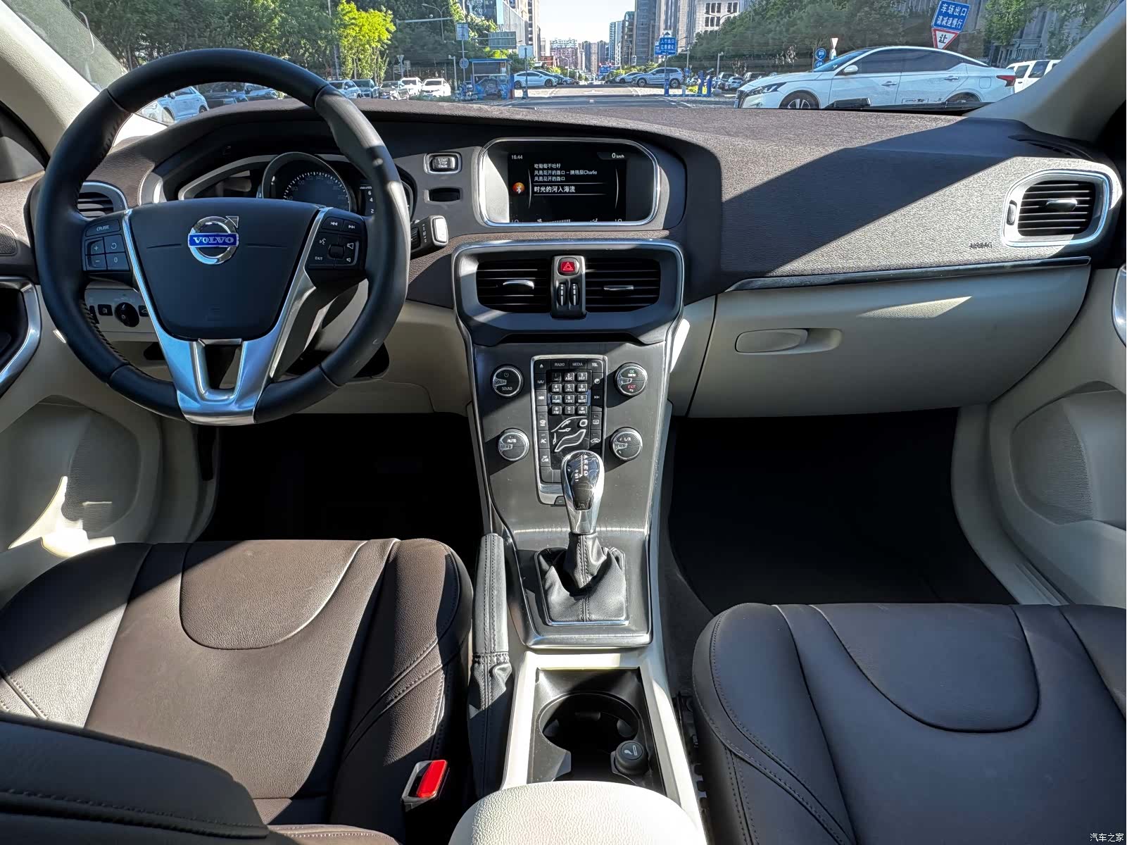 Volvo V40, 2015 15