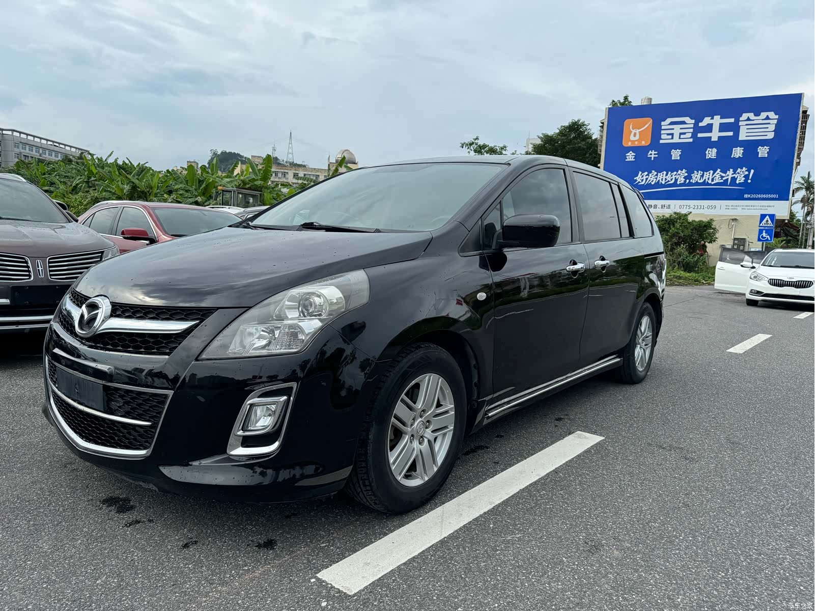 Mazda 8, 2012 1