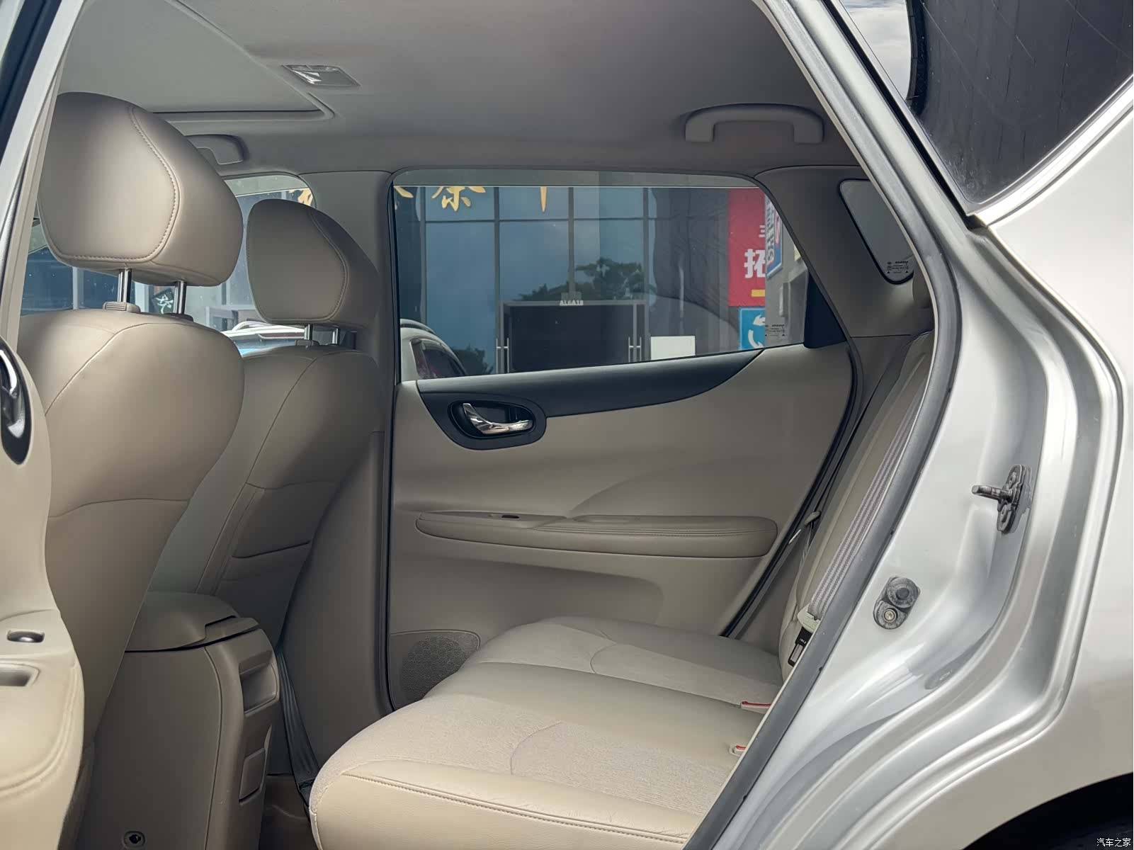 Nissan Tiida, 2012 7