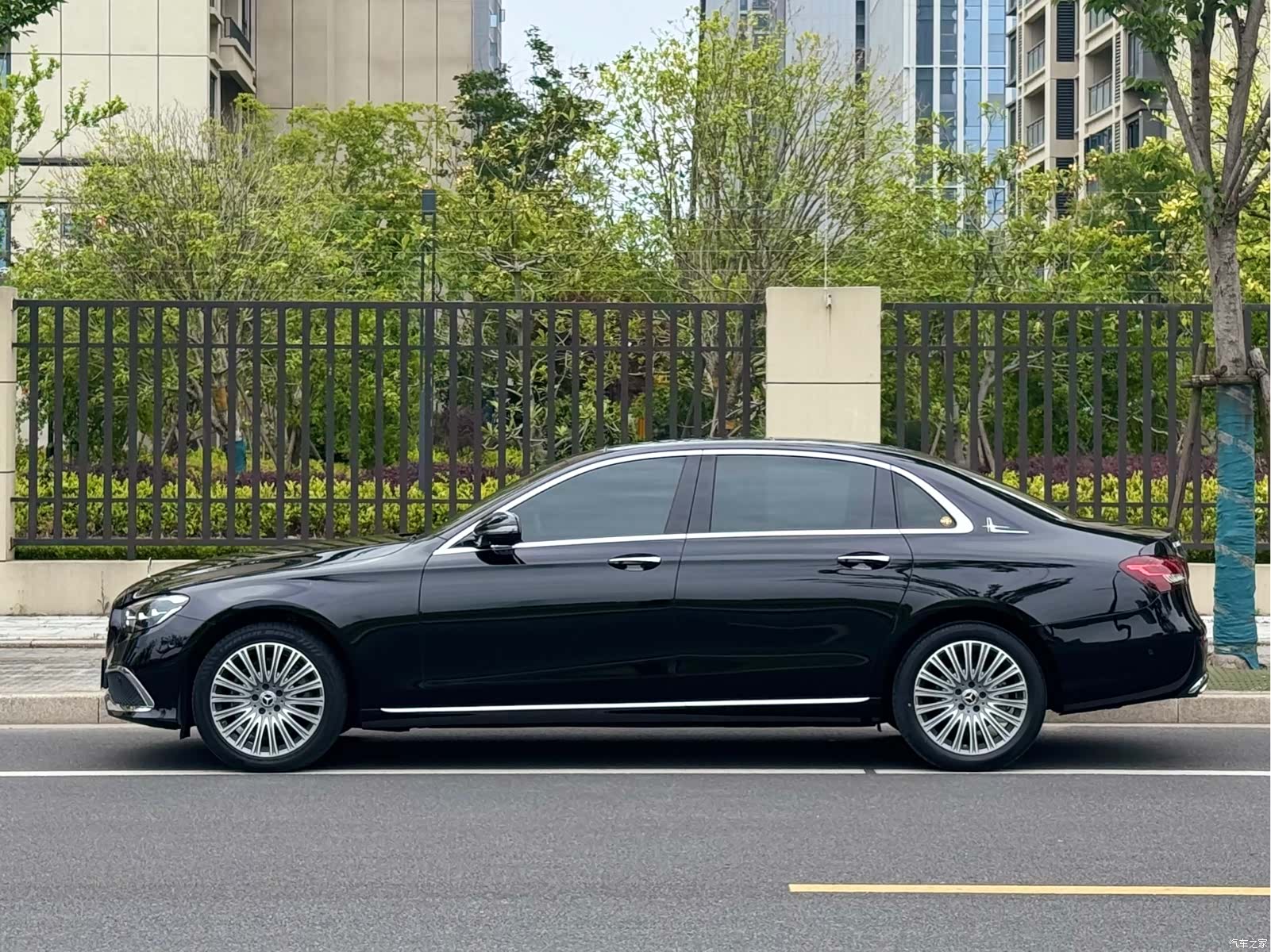 Mercedes-Benz E-Class, 2023 3