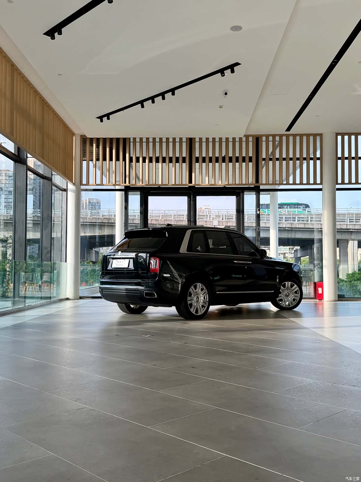 Rolls-Royce Cullinan, 2021 3