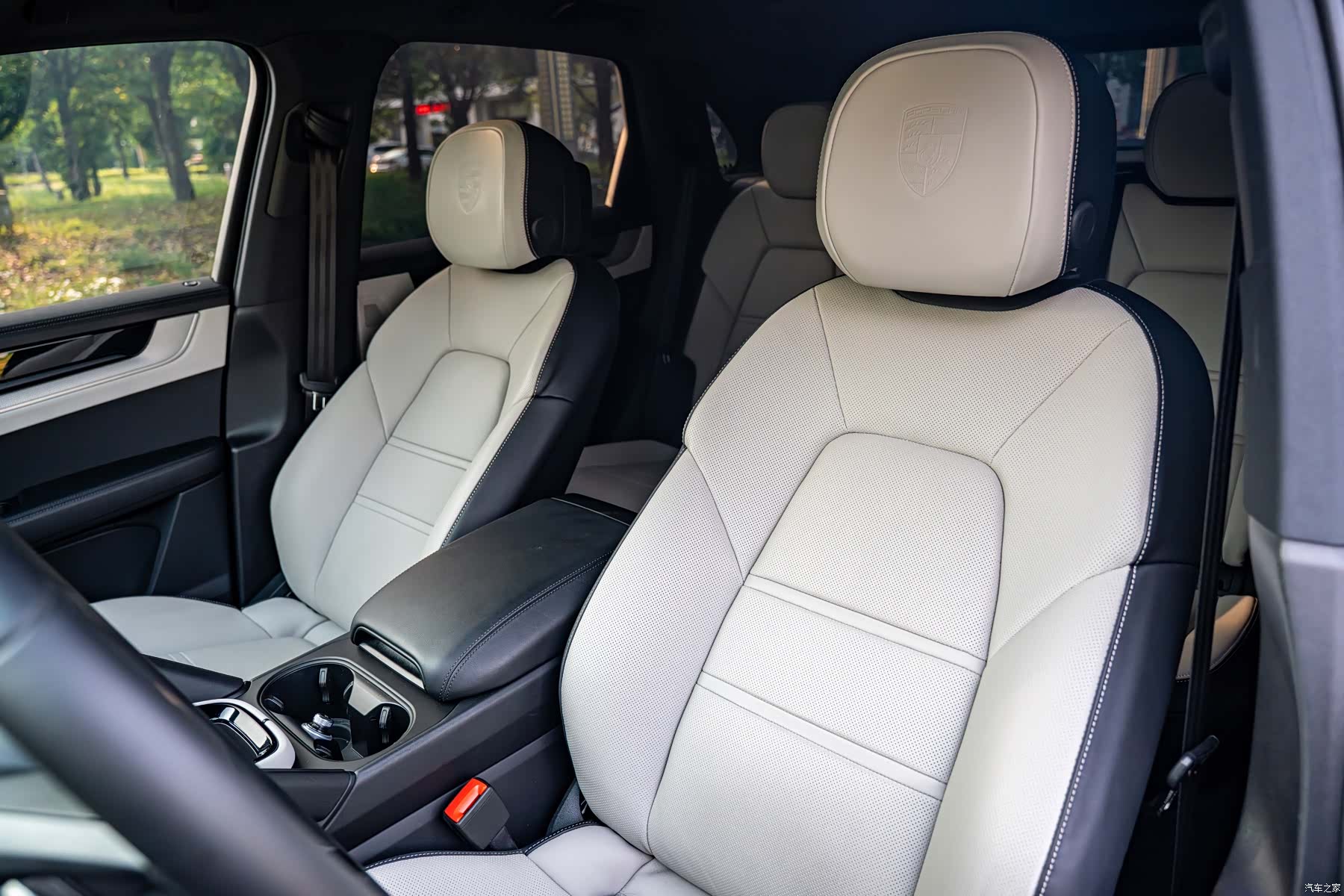 Porsche Cayenne, 2025 12