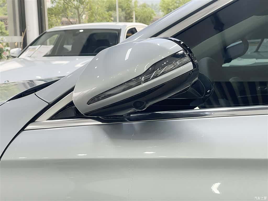 Mercedes-Benz E-Class, 2024 8