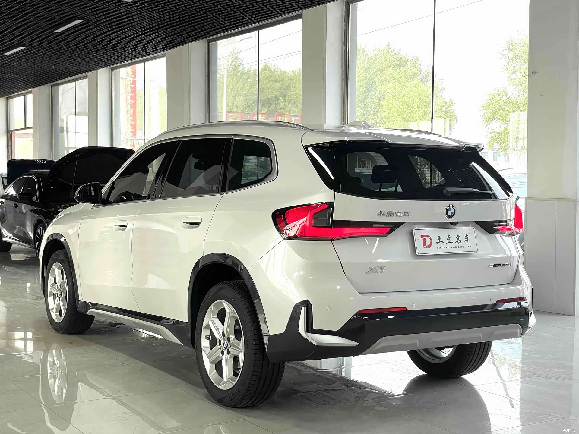 BMW X1, 2023 все фото