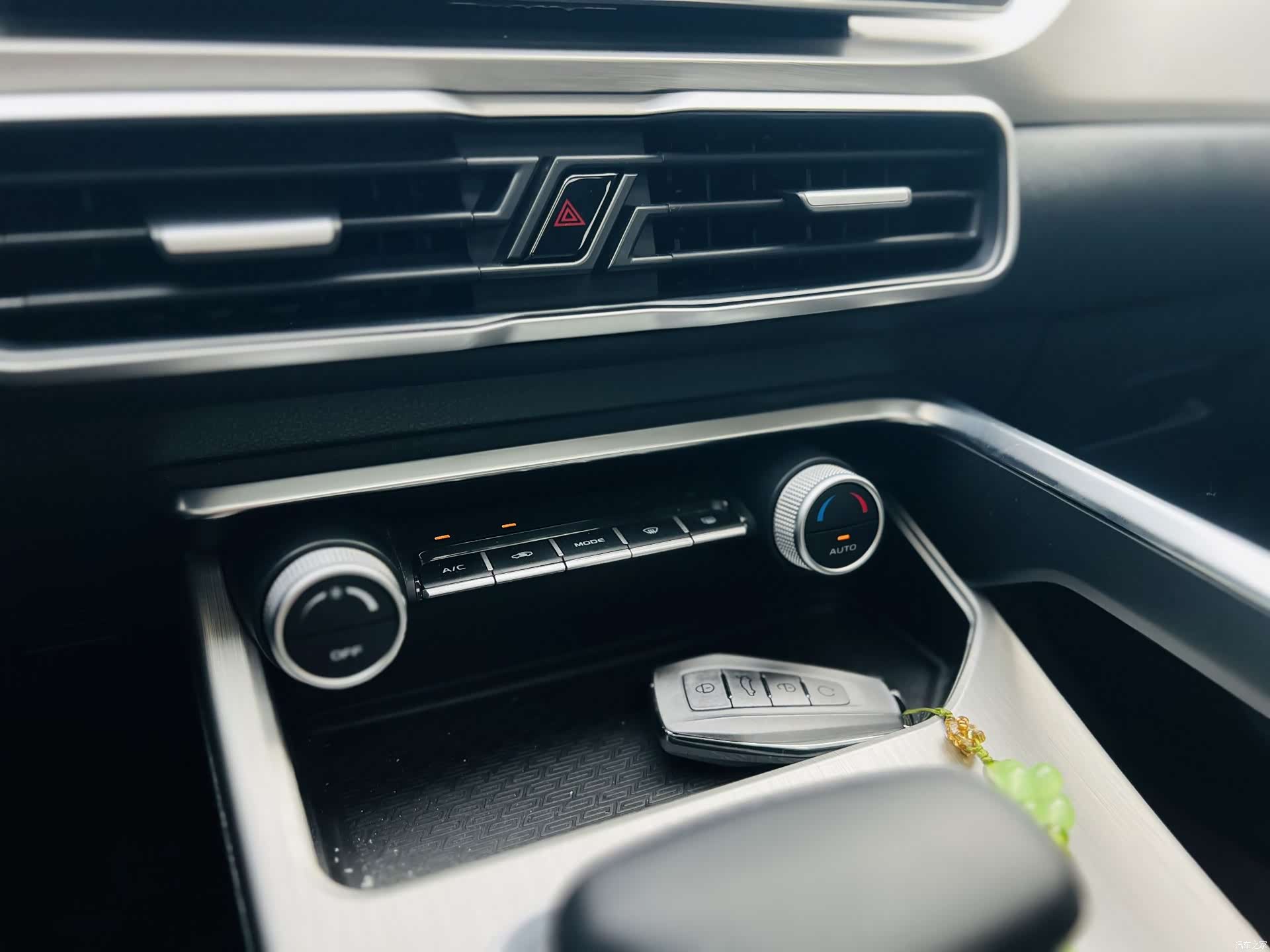Geely Coolray, 2023 10