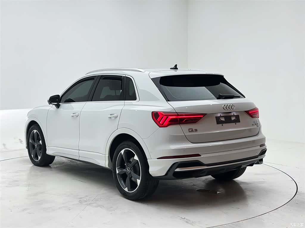 Audi Q3, 2023 4