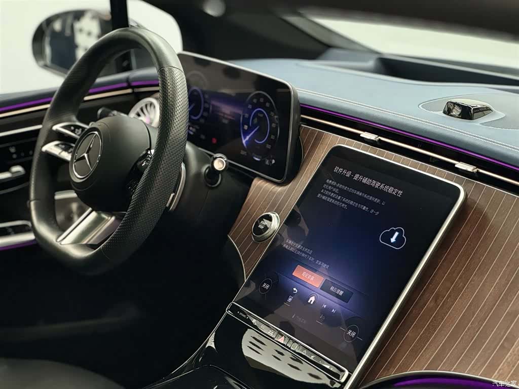 Mercedes-Benz EQE, 2025 10