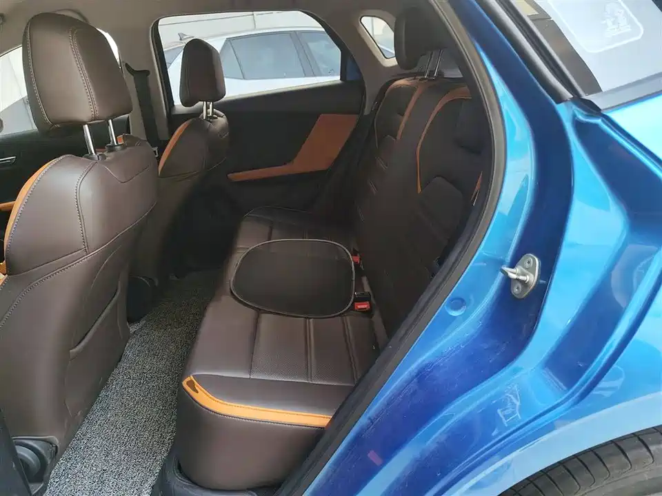 BYD e2