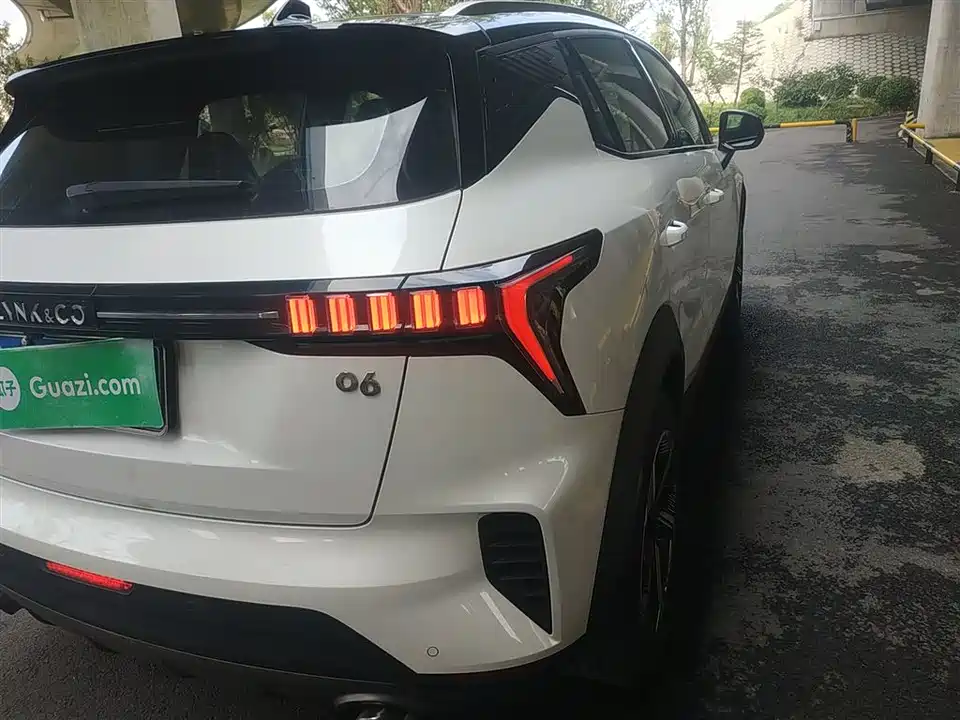 Lynk & Co 06