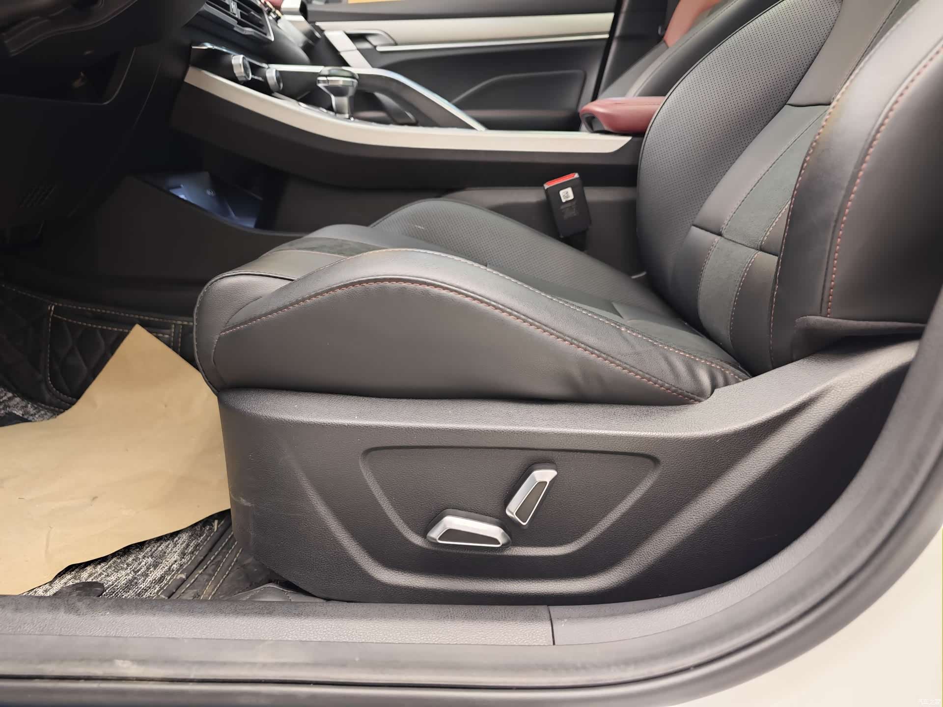 Geely Coolray, 2021 11