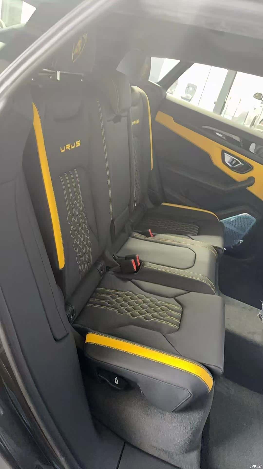 Lamborghini Urus, 2024 4