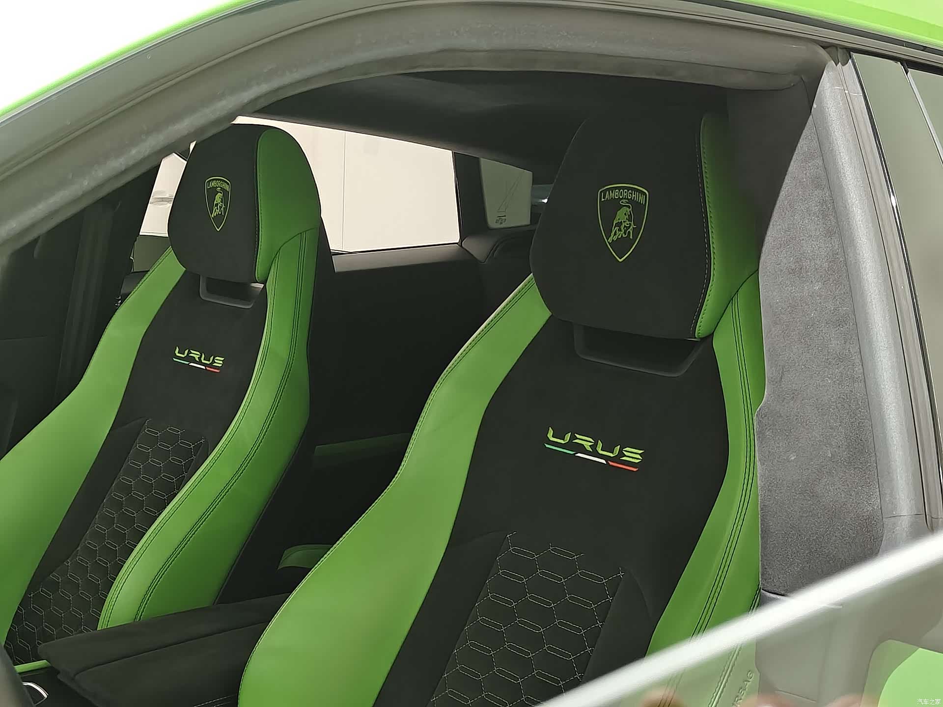 Lamborghini Urus, 2021 8