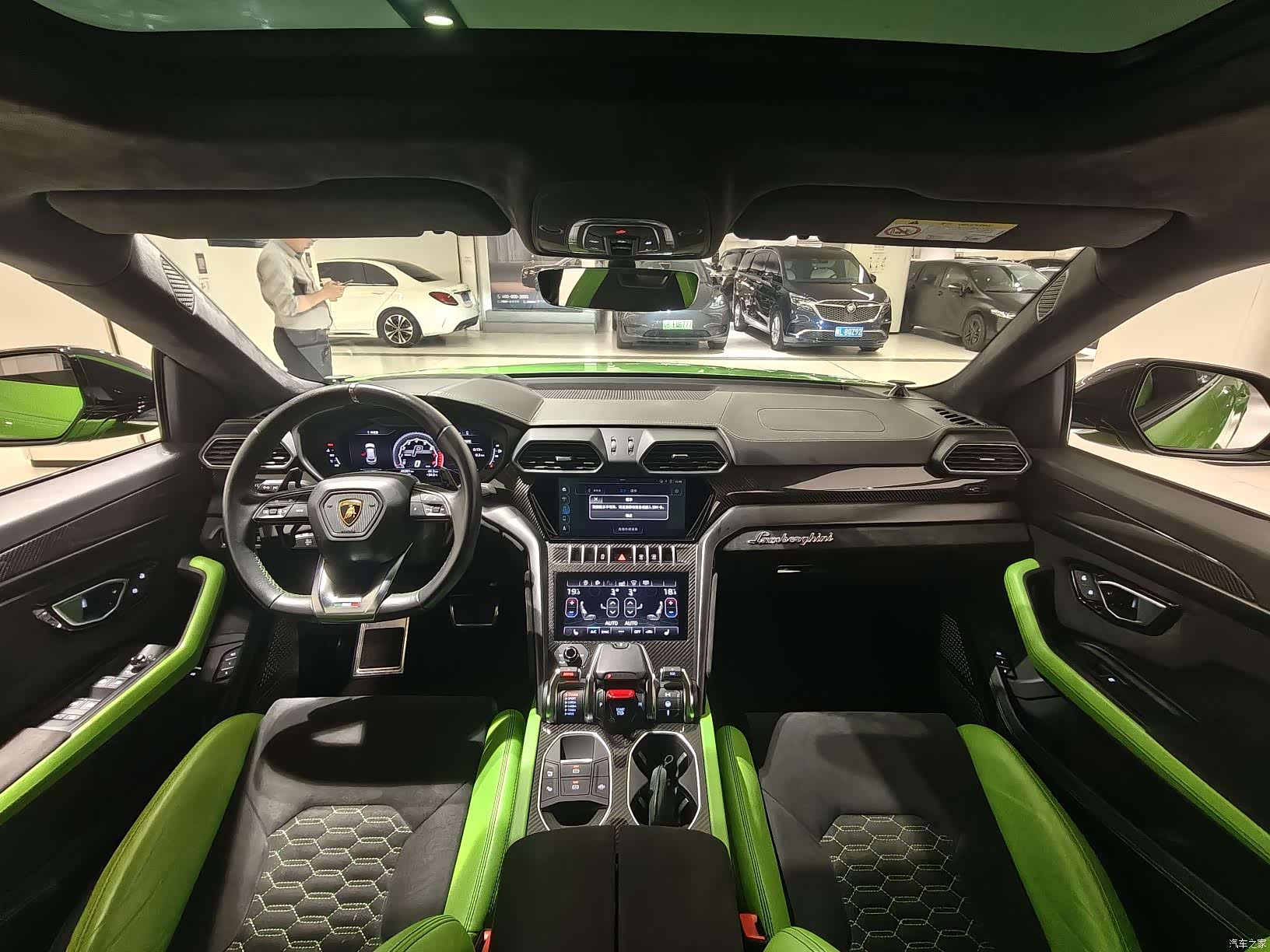 Lamborghini Urus, 2021 12