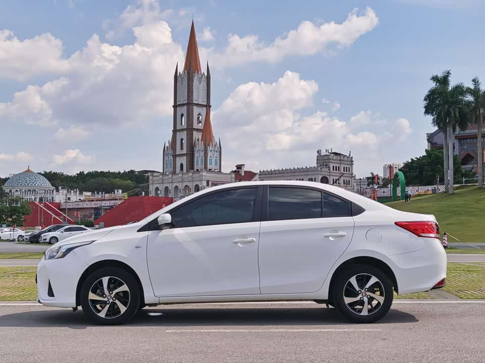 Toyota YARiS L to enjoy Toyota YARiS L to enjoy