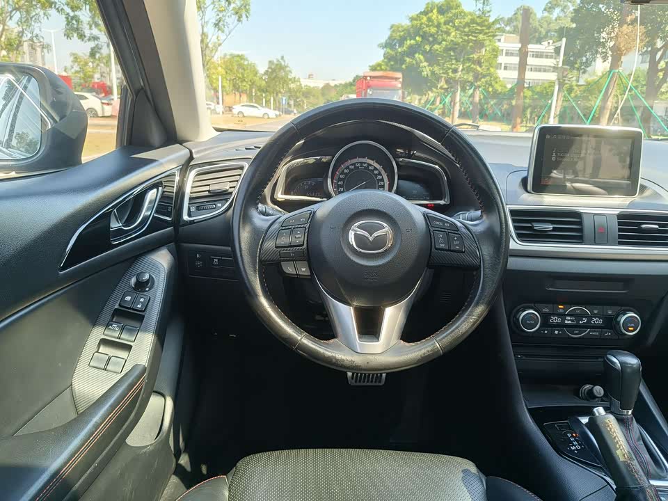 Mazda 3 Angkesaila