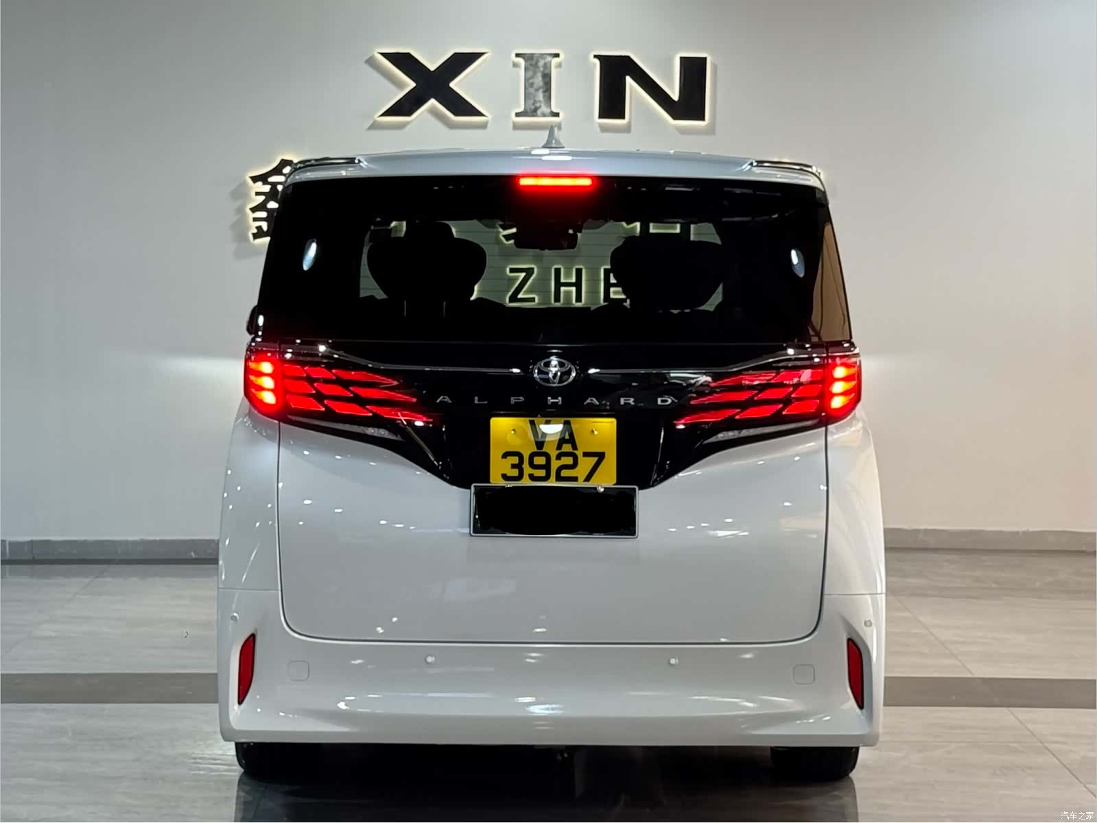 Toyota Alphard, 2026 все фото