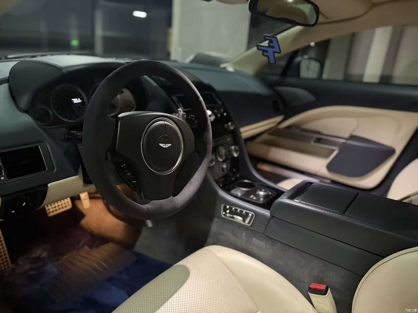Aston Martin Rapide, 2012 10