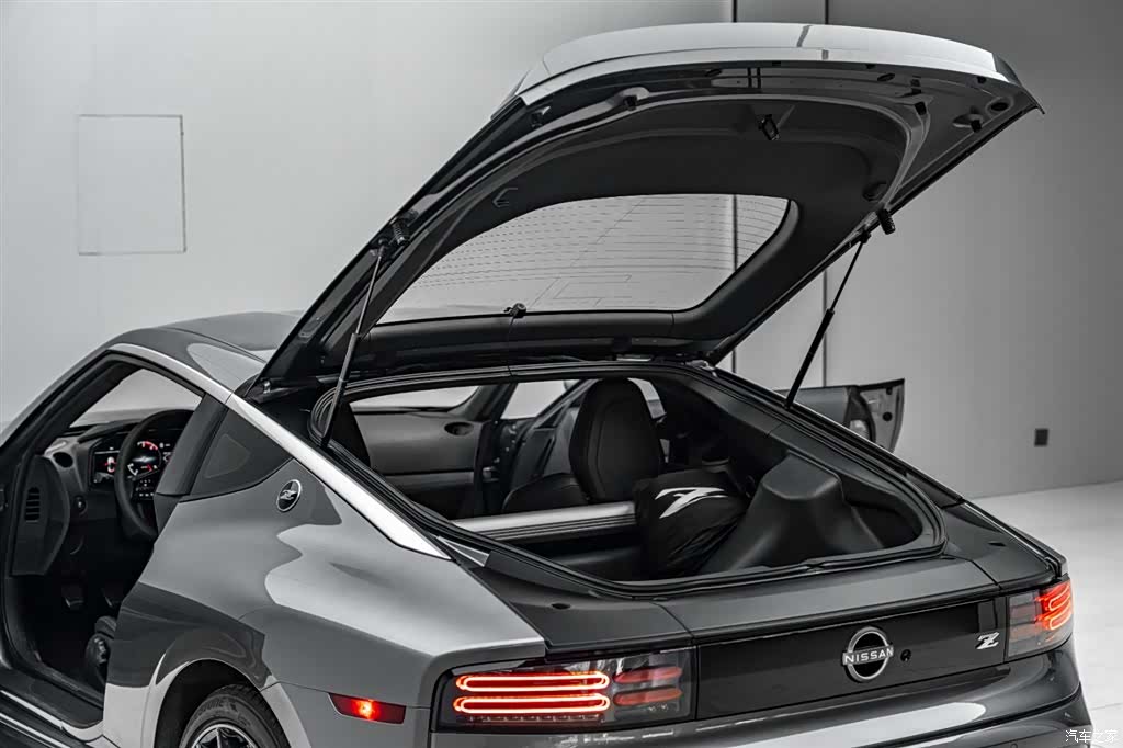 Nissan 400Z, 2023 39