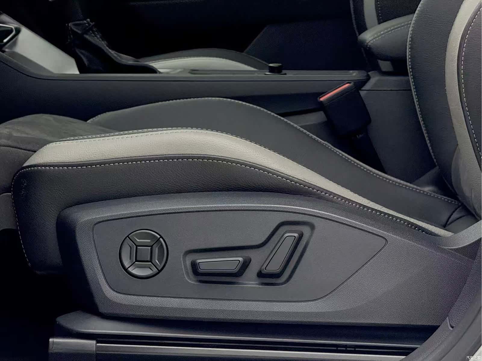 Audi Q3, 2022 11