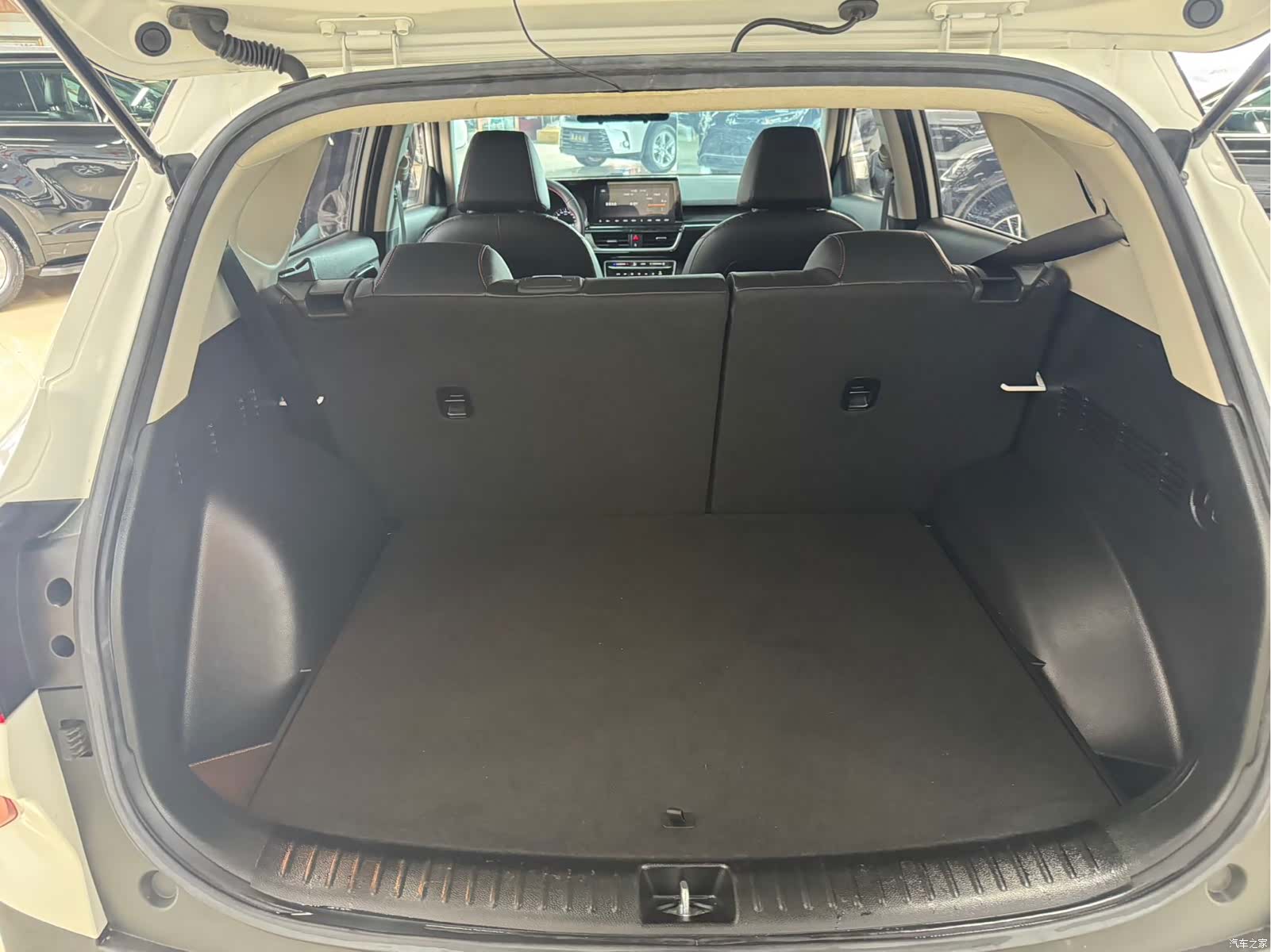Kia KX3, 2022 11