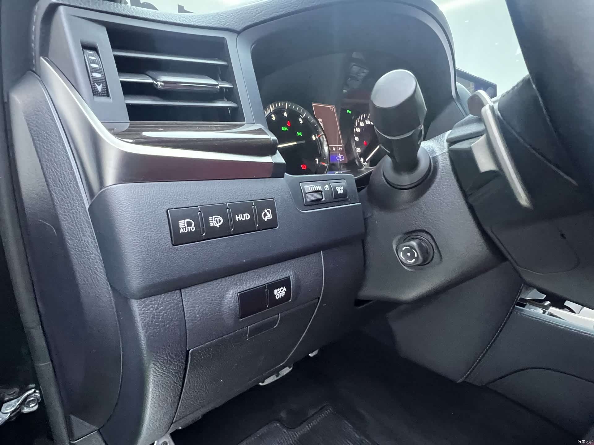Lexus LX, 2019 21