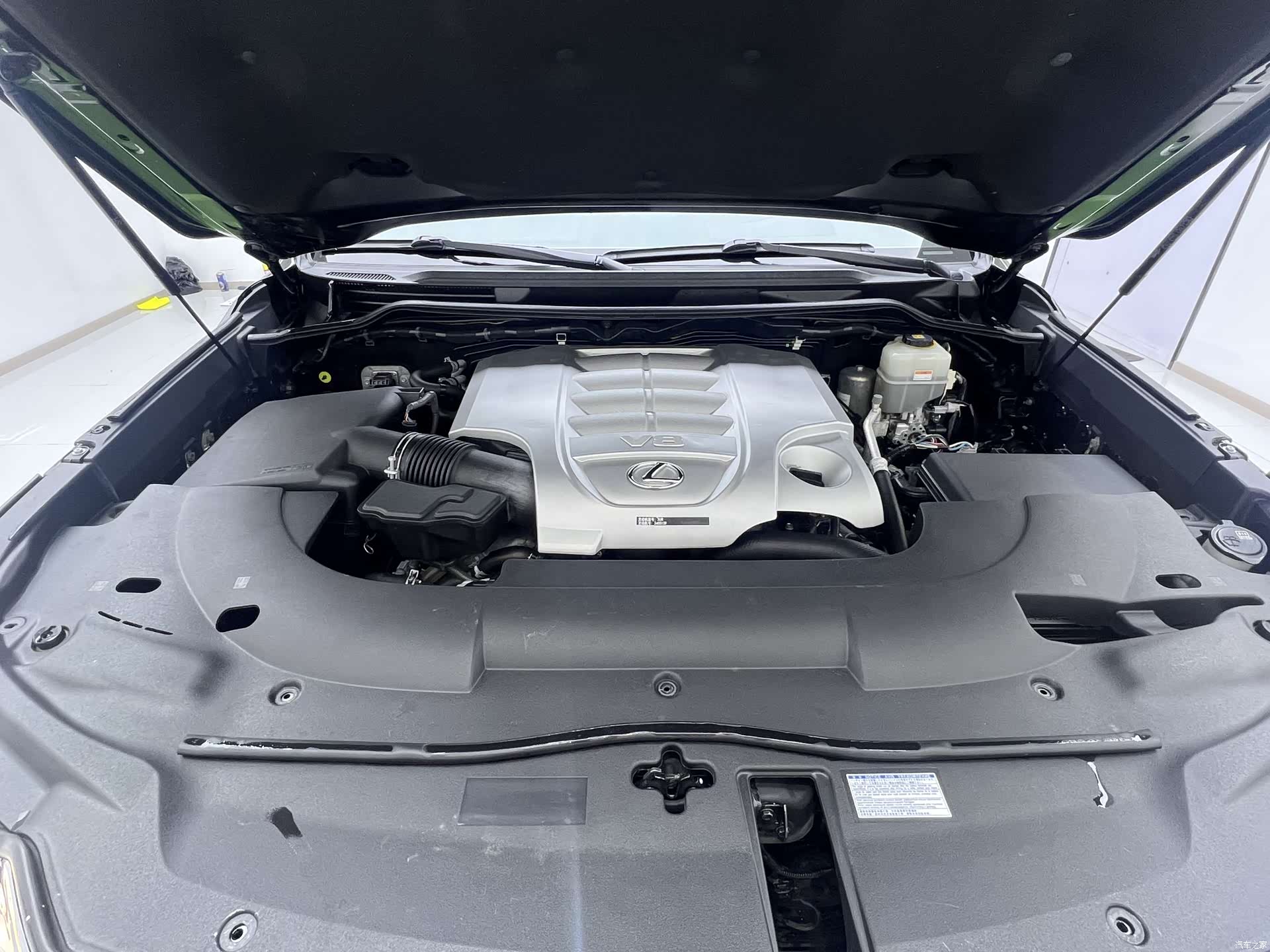 Lexus LX, 2019 29