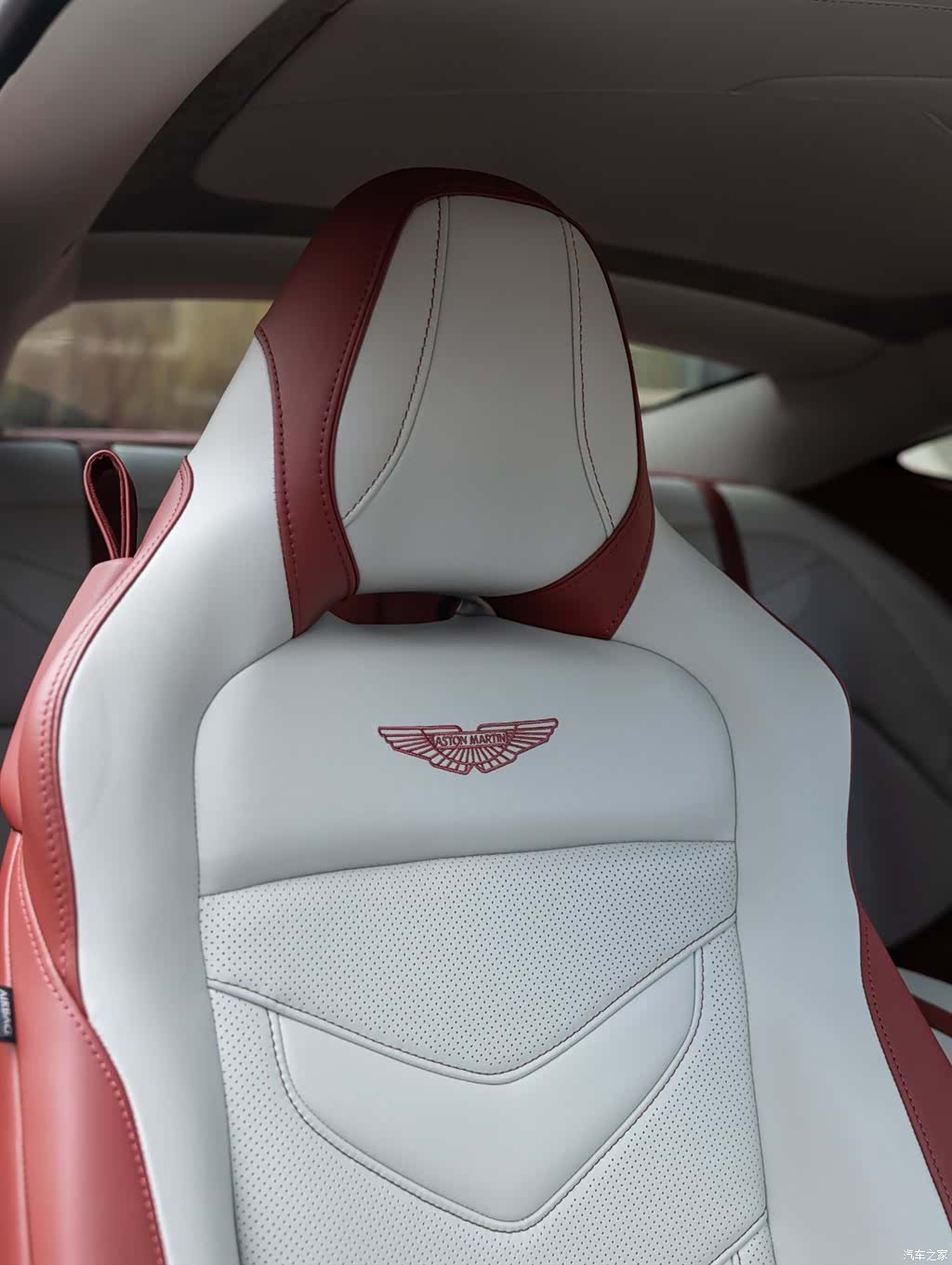 Aston Martin DBS, 2019 18