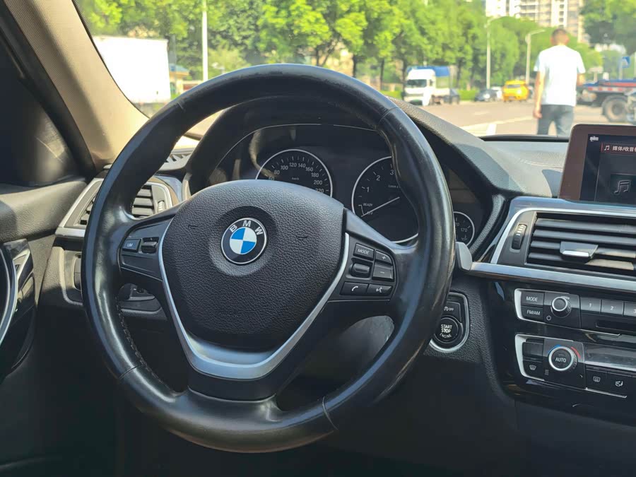 BMW 3 Series 2018, фото 8