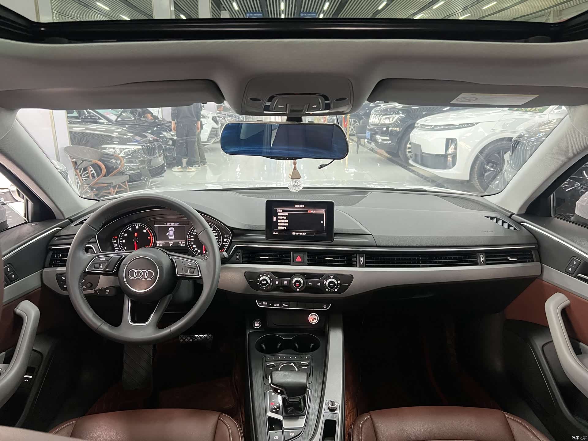 Audi A4L, 2017 все фото