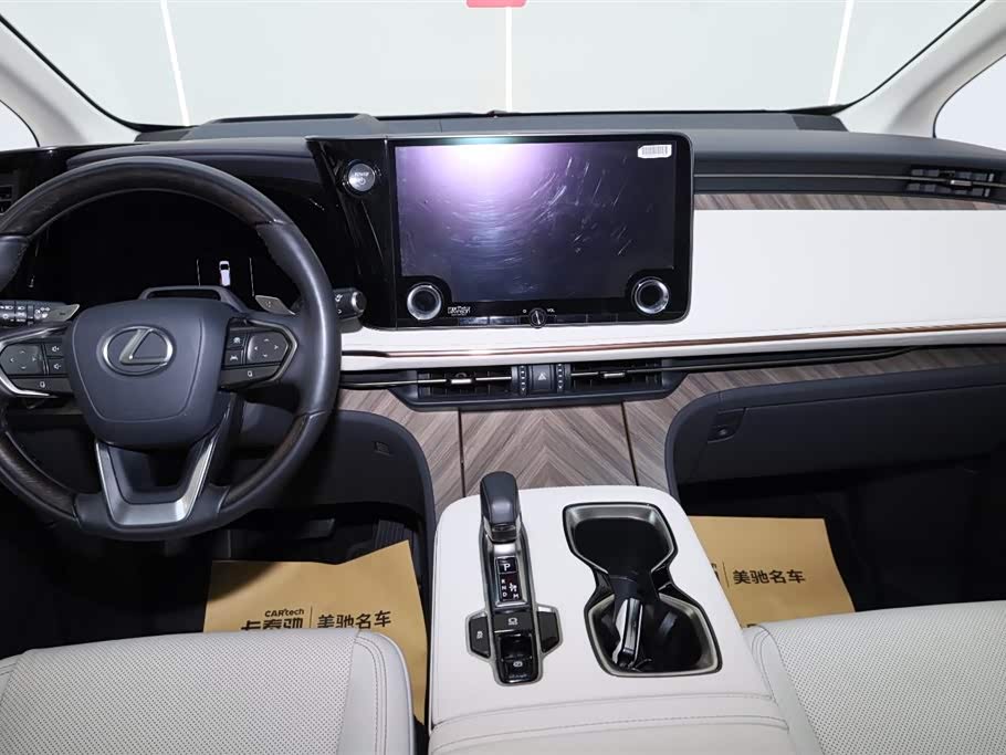 Lexus LM Lexus LM
