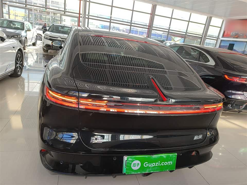 VOYAH Lantu chasing light