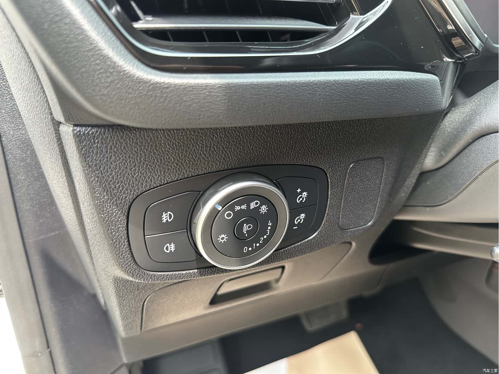 Ford Focus, 2022 8