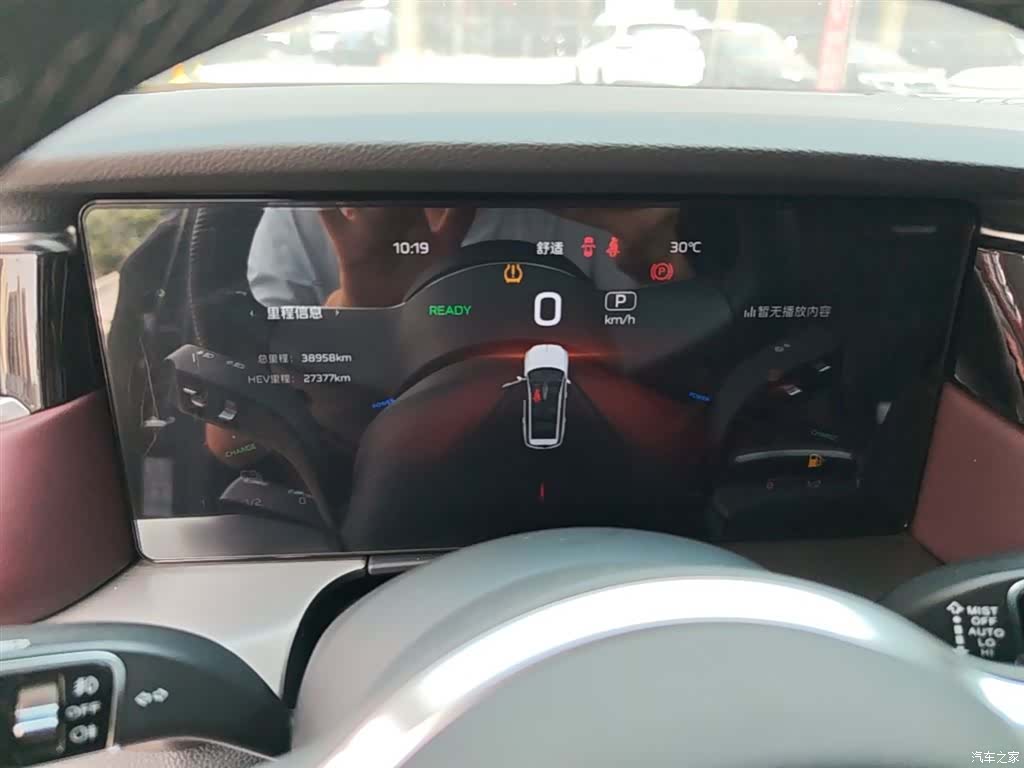 Hongqi HS7, 2025 12