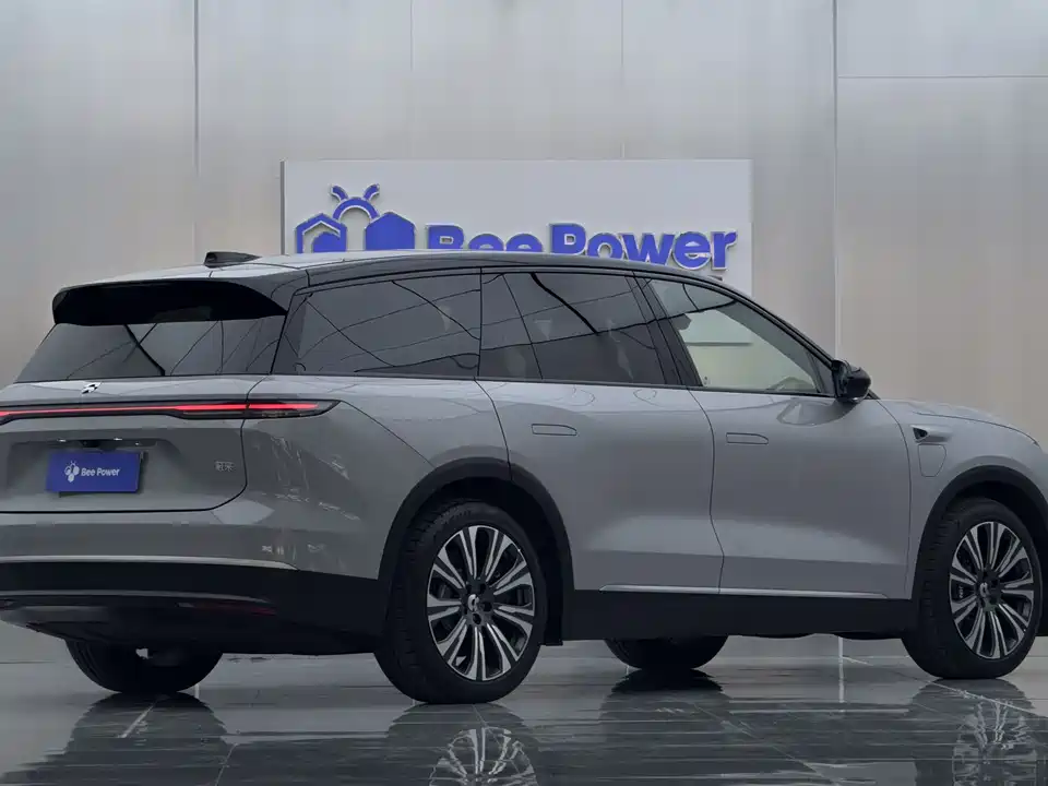 NIO ES8