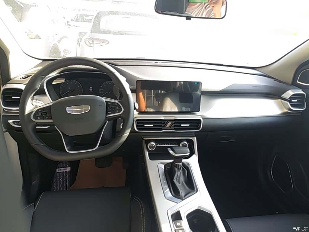 Geely Coolray, 2026 10