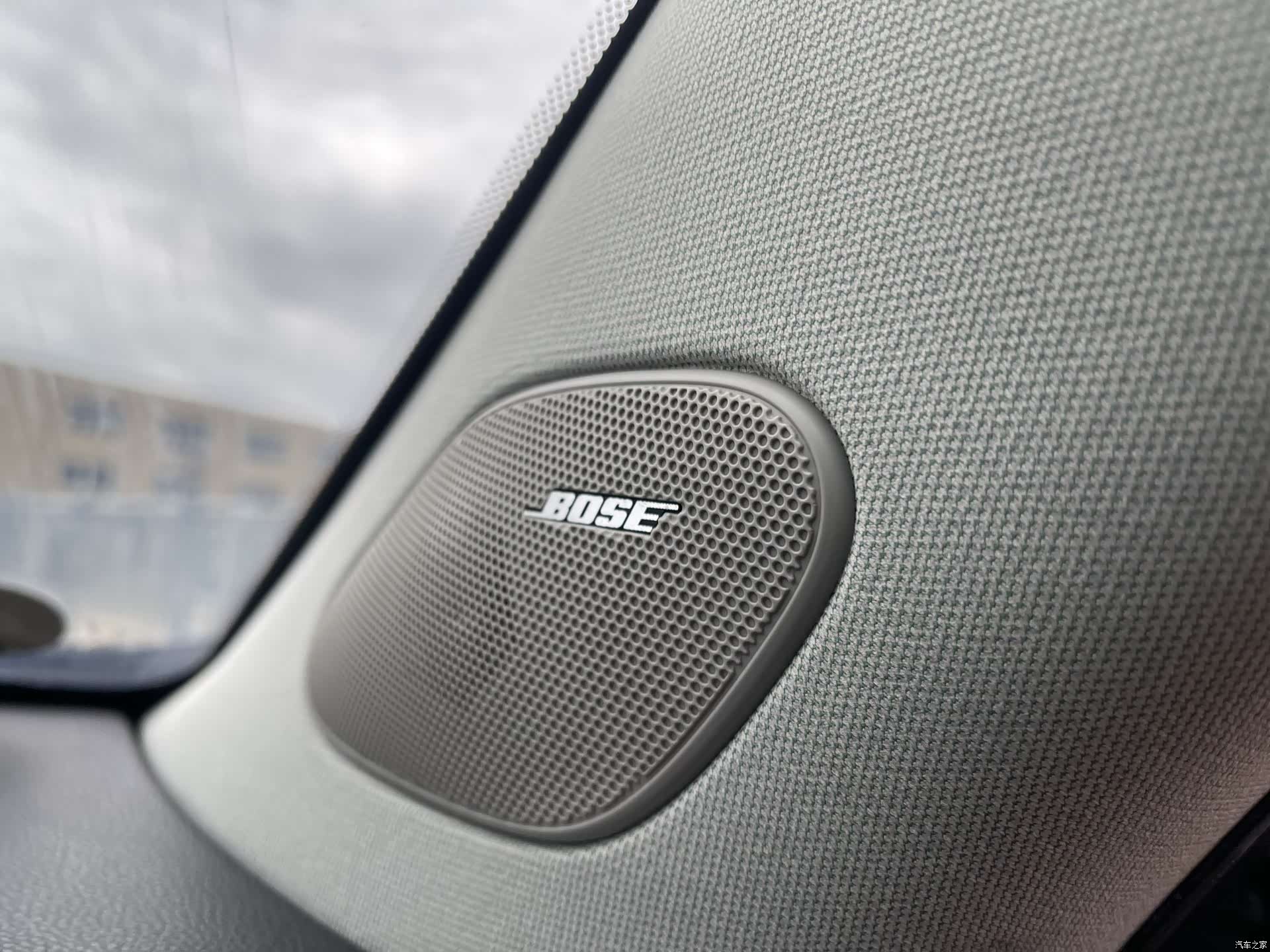 Cadillac SRX, 2012 11
