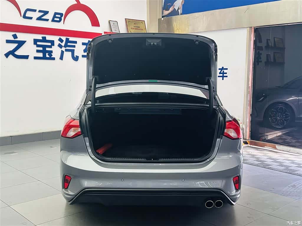 Ford Focus, 2023 9