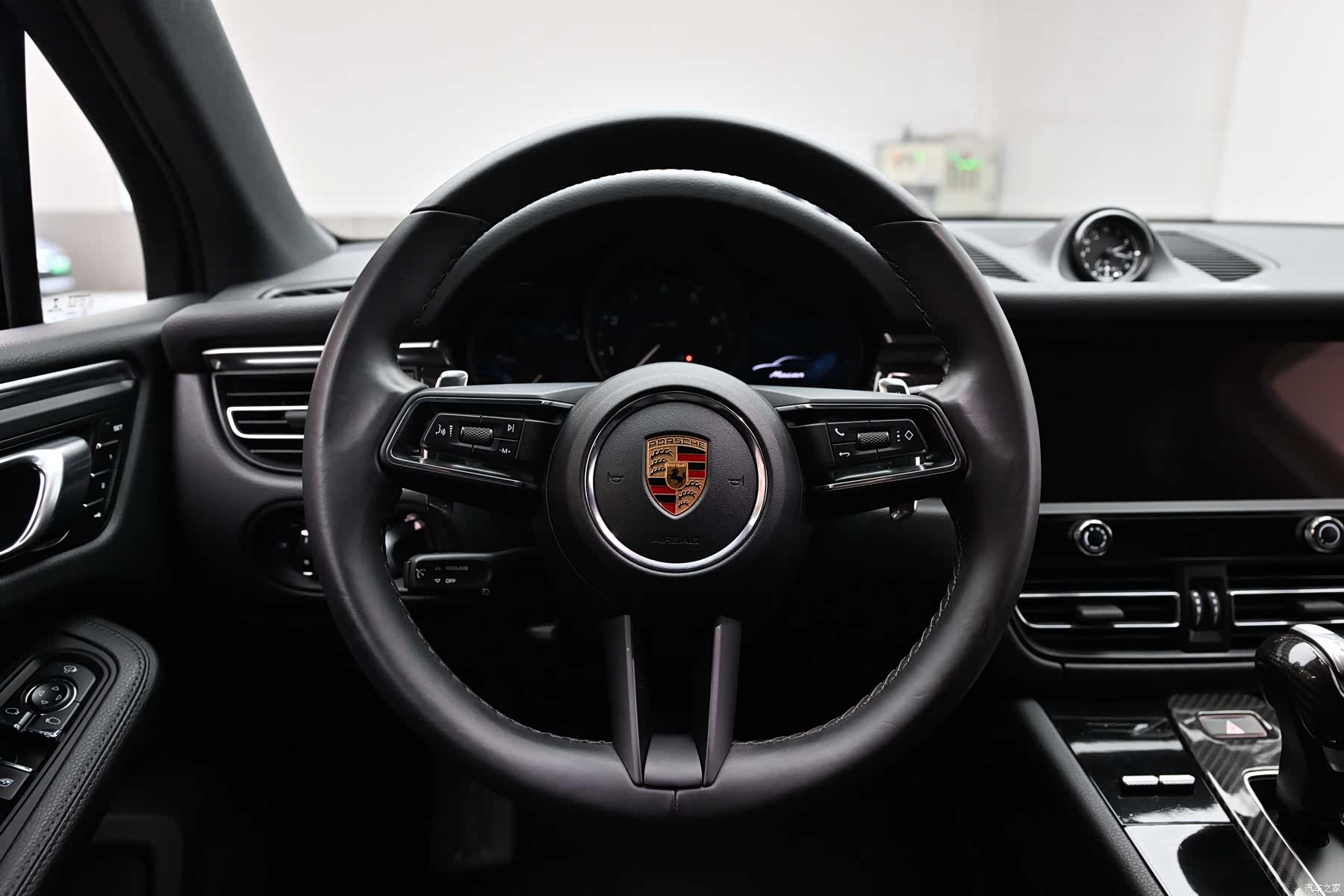 Porsche Macan, 2023 11
