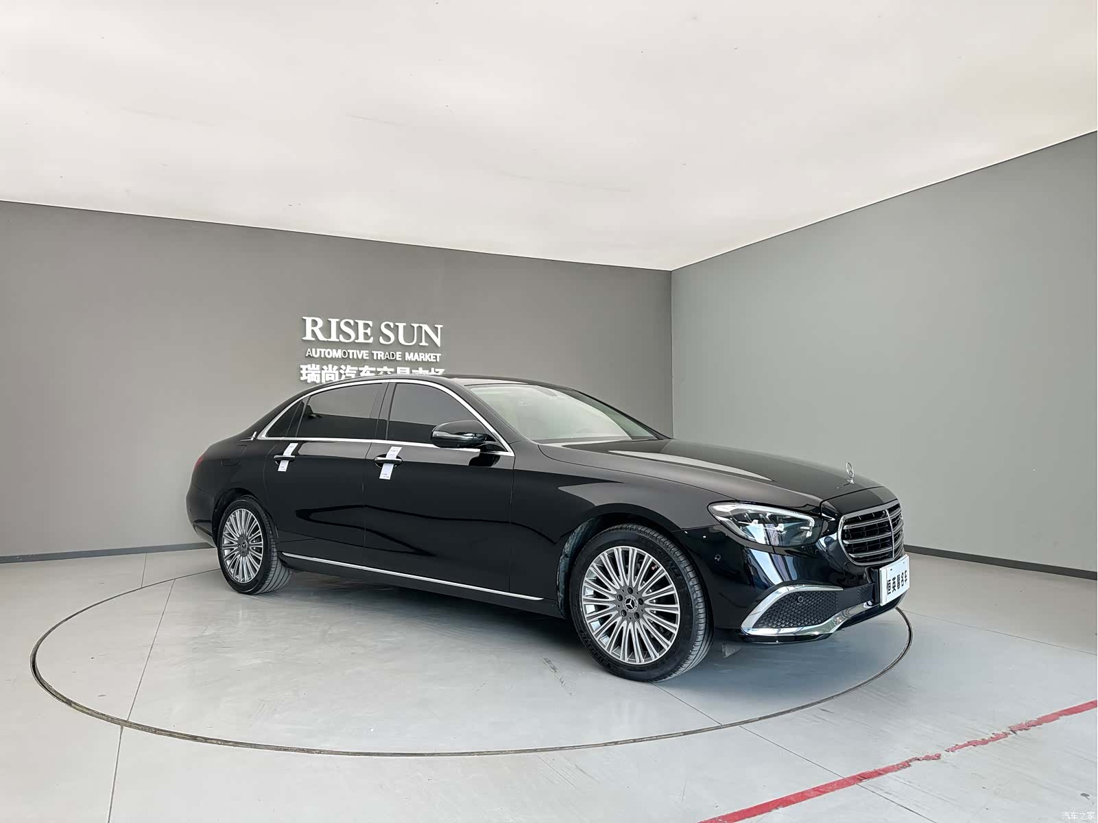 Mercedes-Benz E-Class, 2023 3