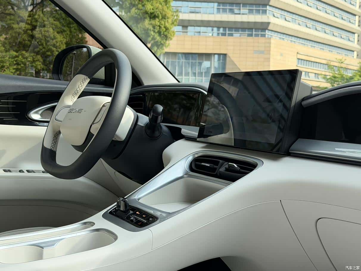 Geely Xingyuan, 2025 16