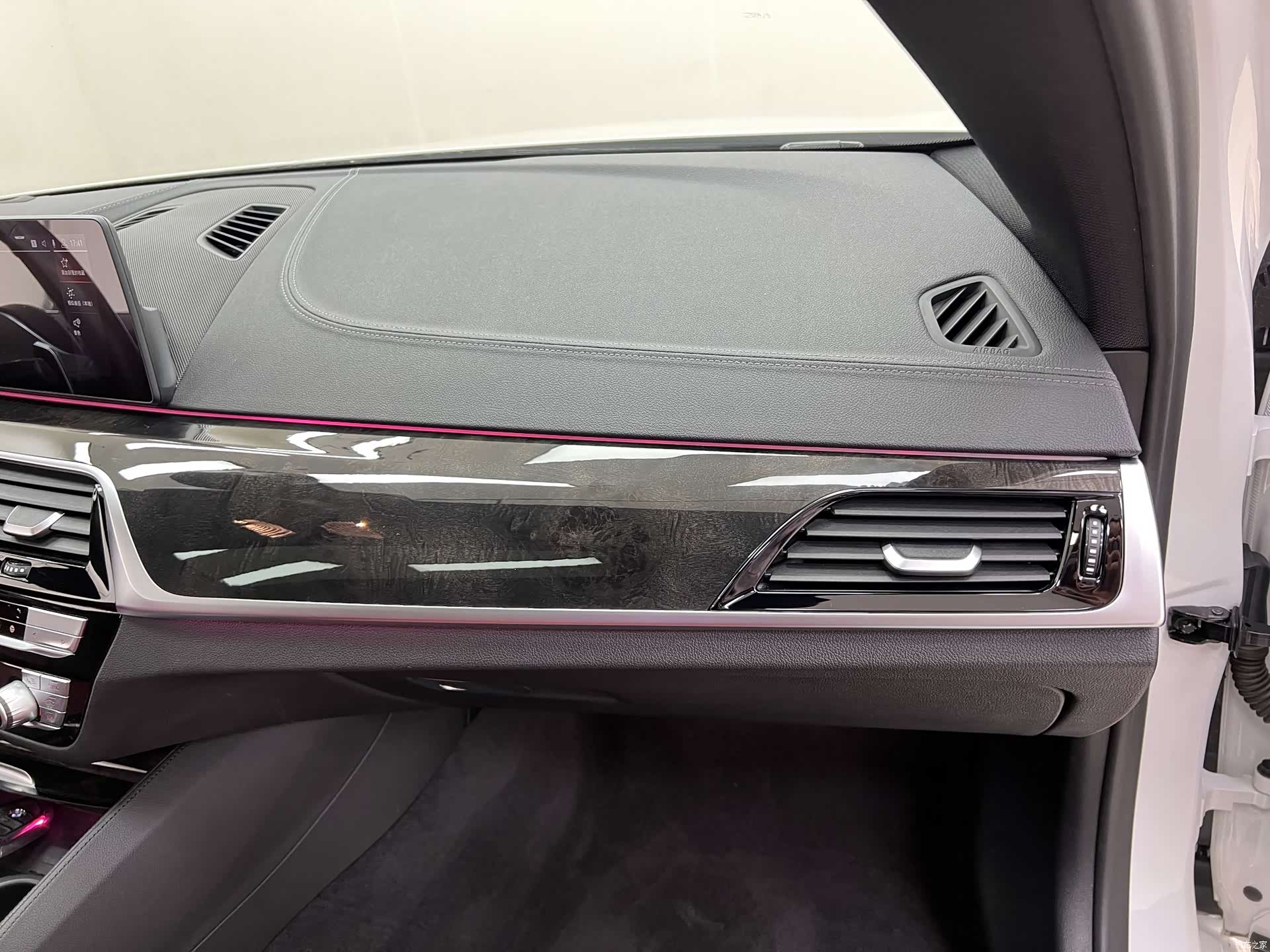 BMW 5 Series, 2020 29