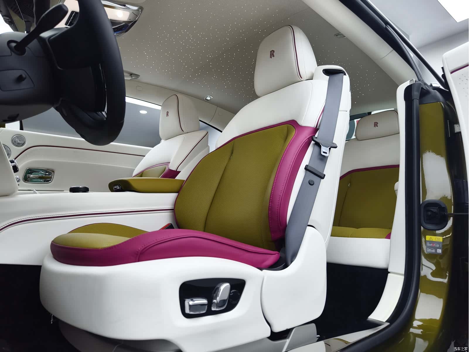 Rolls-Royce Spectre, 2024 4