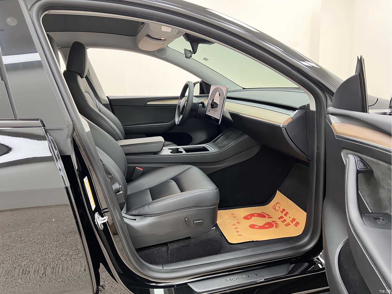 Tesla Model Y, 2023 30