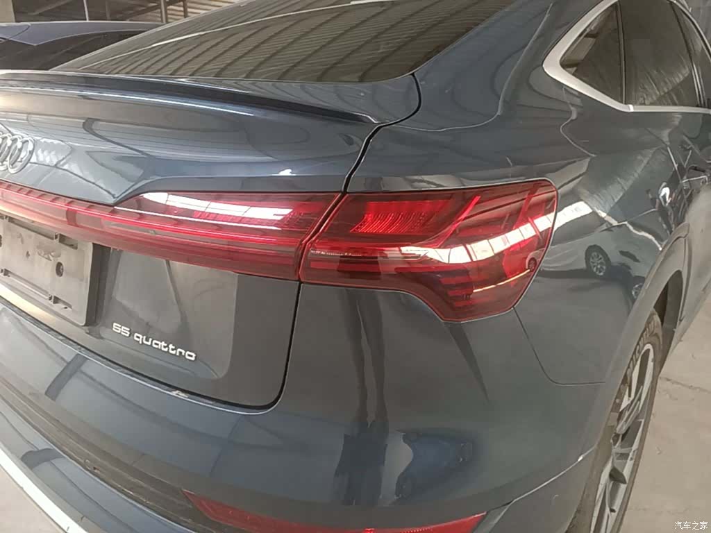 Audi e-tron, 2022 24