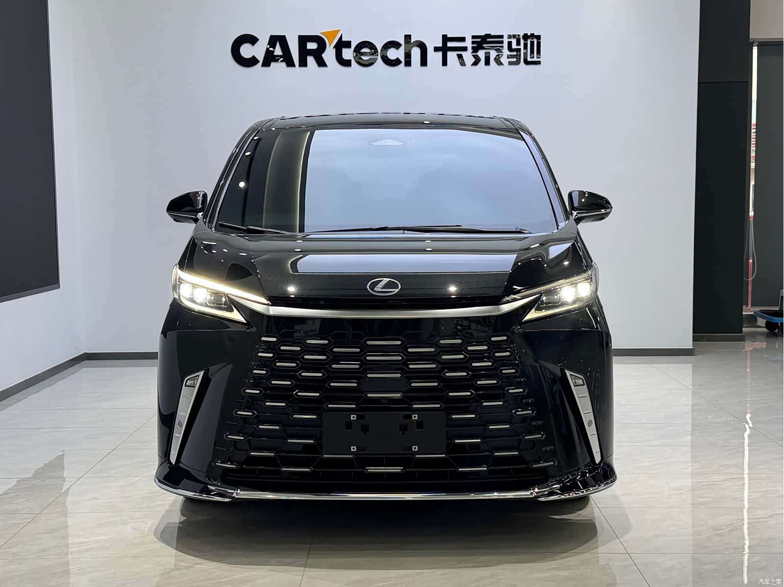 Lexus LM, 2026 2