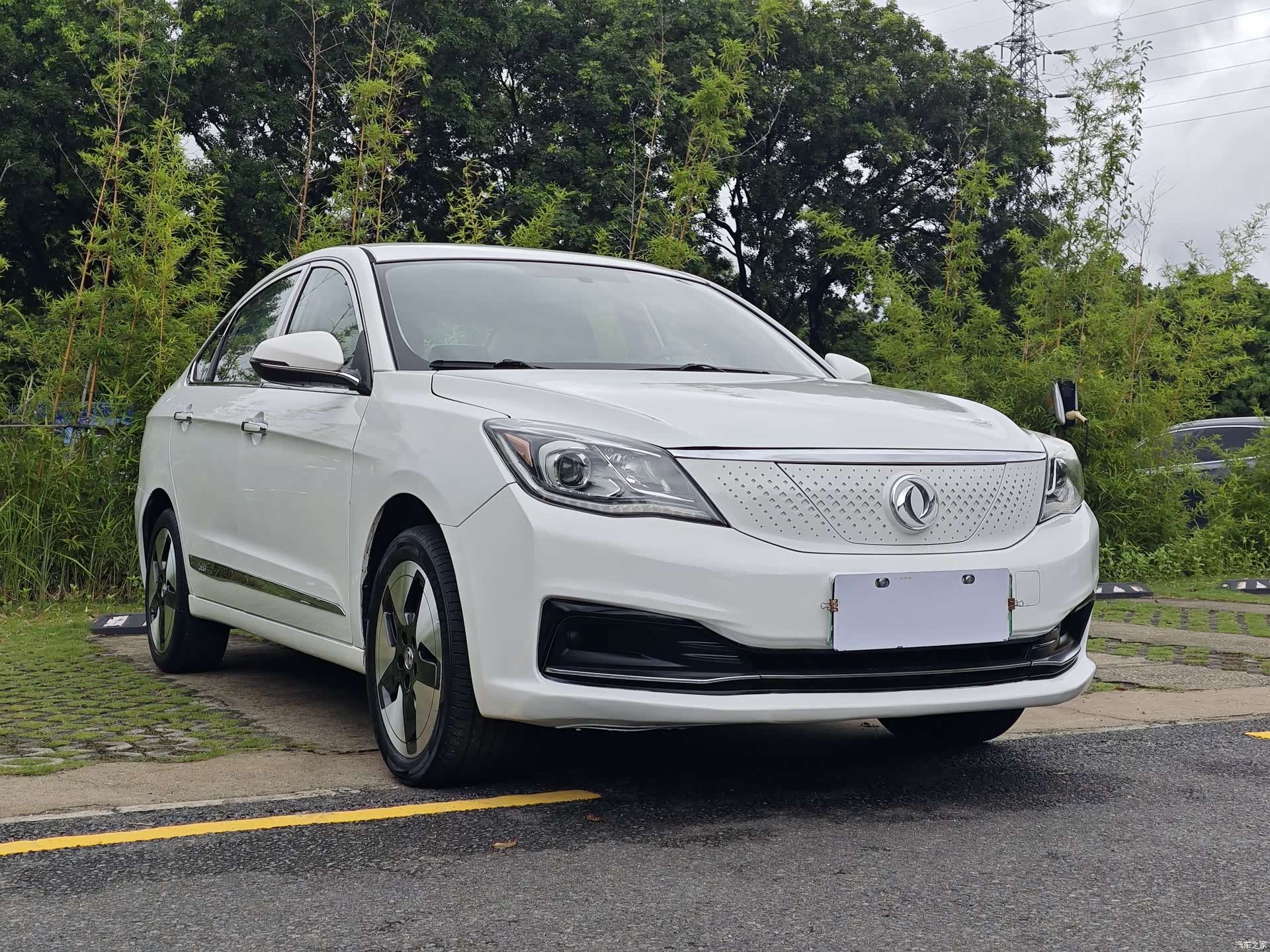 DongFeng E70, 2021 3
