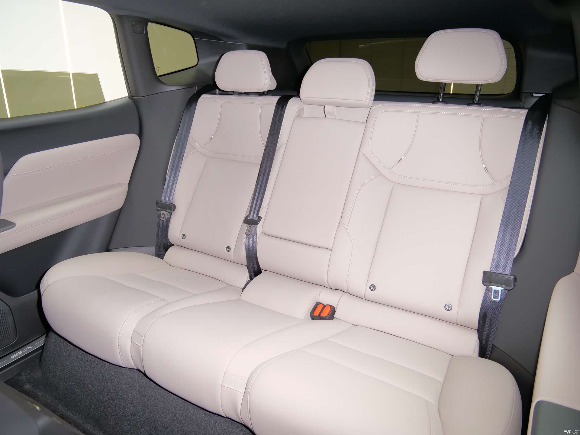 Volvo XC70, 2025 11